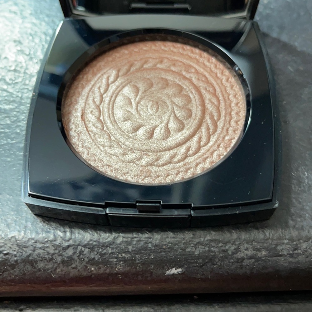 Chanel Illuminating powder